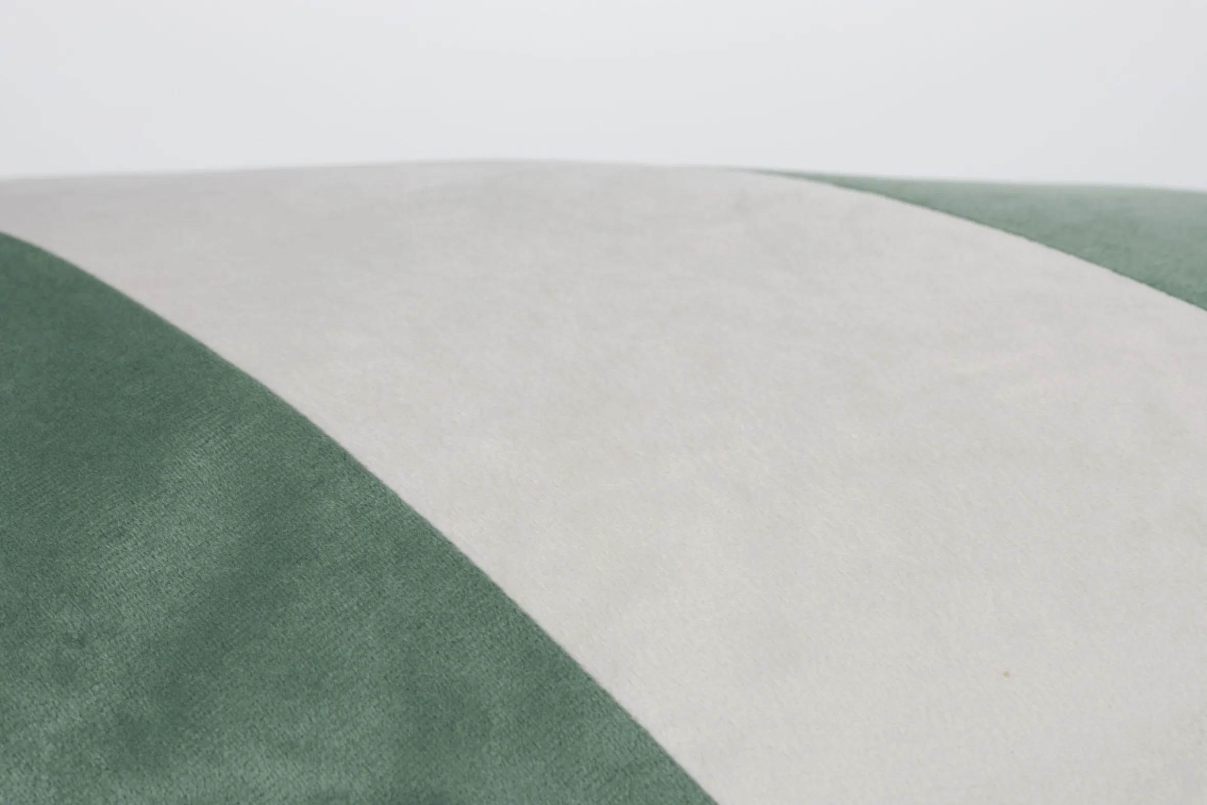 Retro Kissen Stripes in Grün-Weiß 60 cm