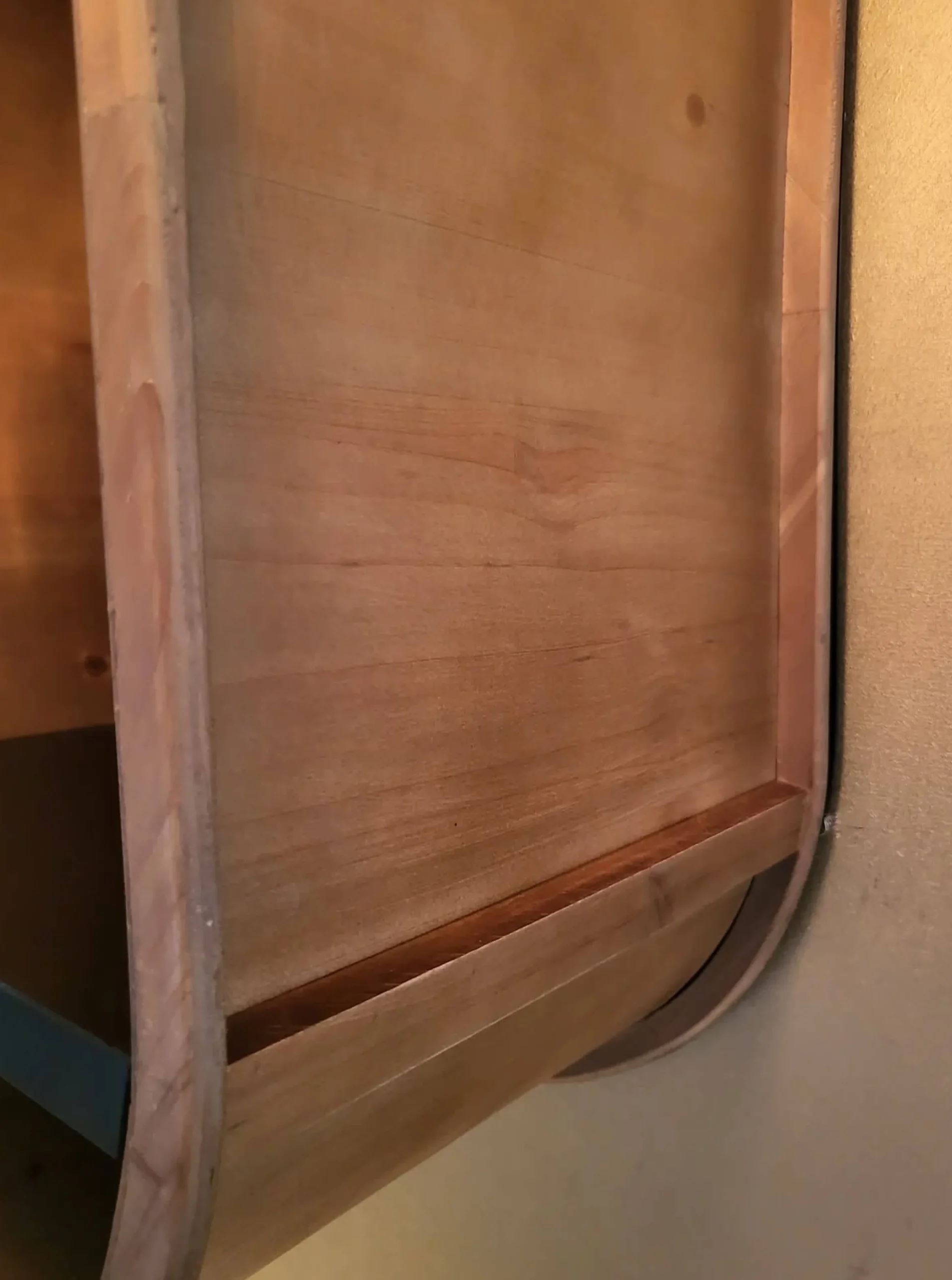 Retro Wandregal Holz Roundabout mit Metallboden