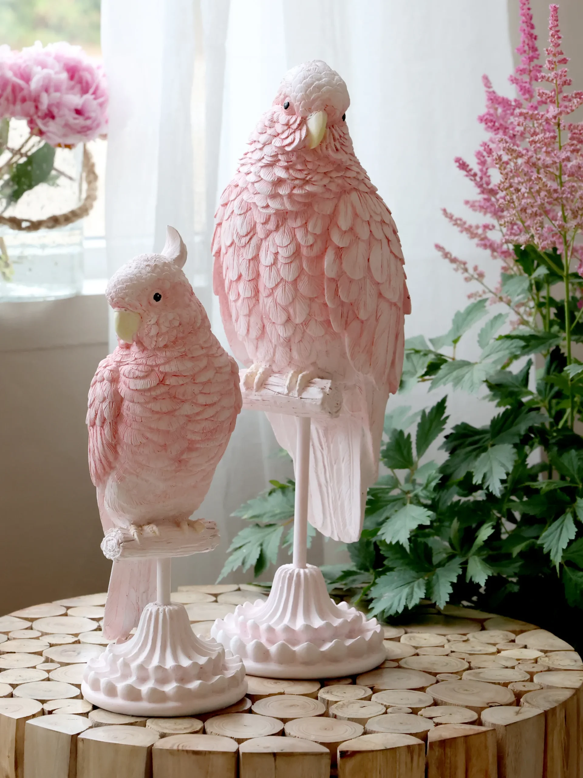 Vintage Dekofigur Papagei auf Ständer in Himbeere klein