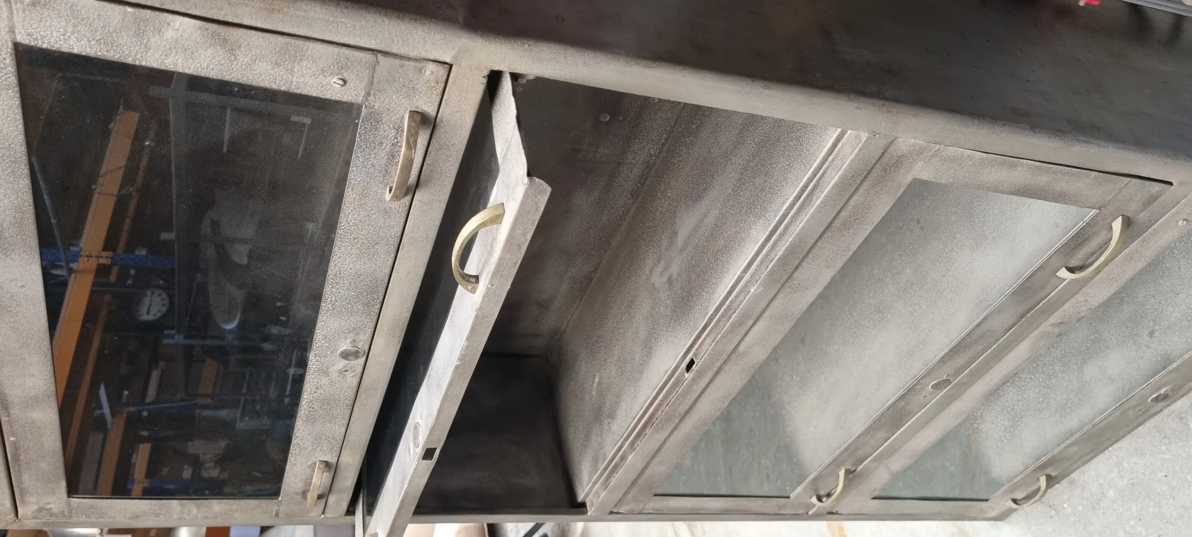 Vitrine Geschirrschrank Büroschrank Rusty Industrial Einzelstück Silbergrau