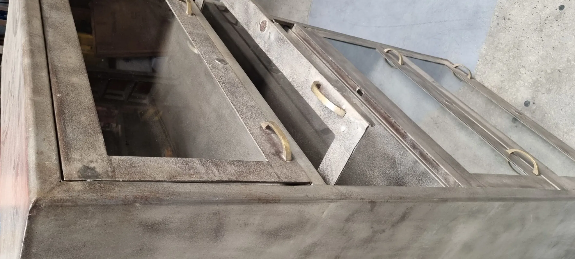 Vitrine Geschirrschrank Büroschrank Rusty Industrial Einzelstück Silbergrau